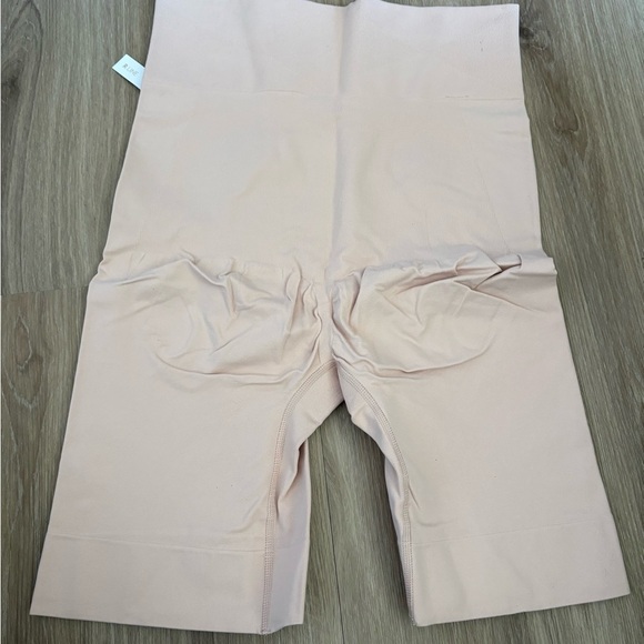 NWT R Line Women's 3x Nude Shorts Shapewear - Picture 2 of 3